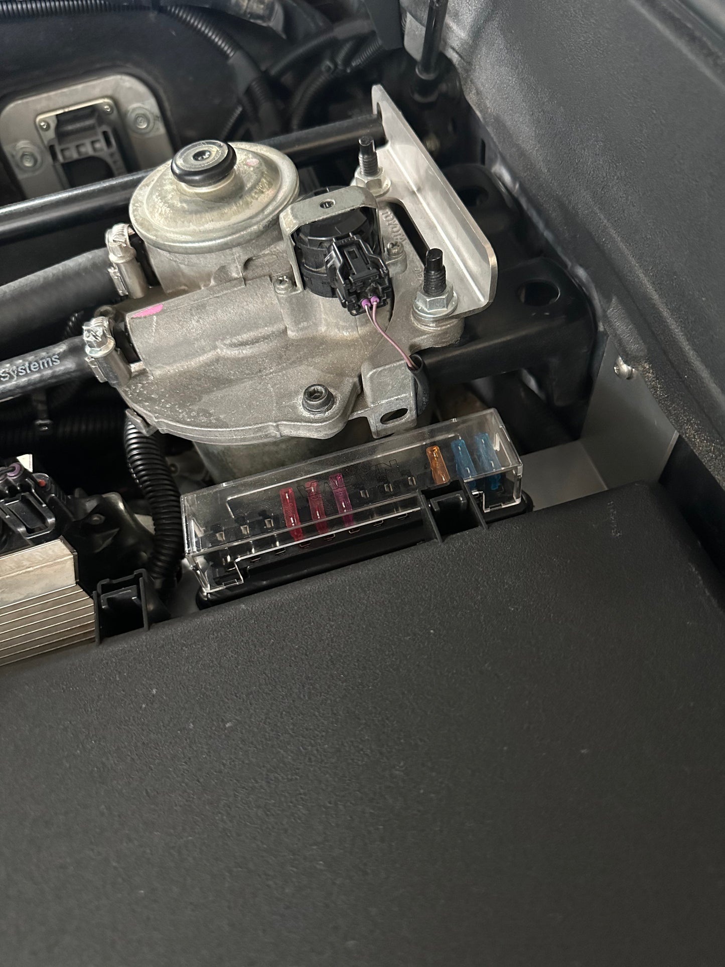 LC200 Engine bay fuse bracket mount & 12 way Pre-wired fuse block